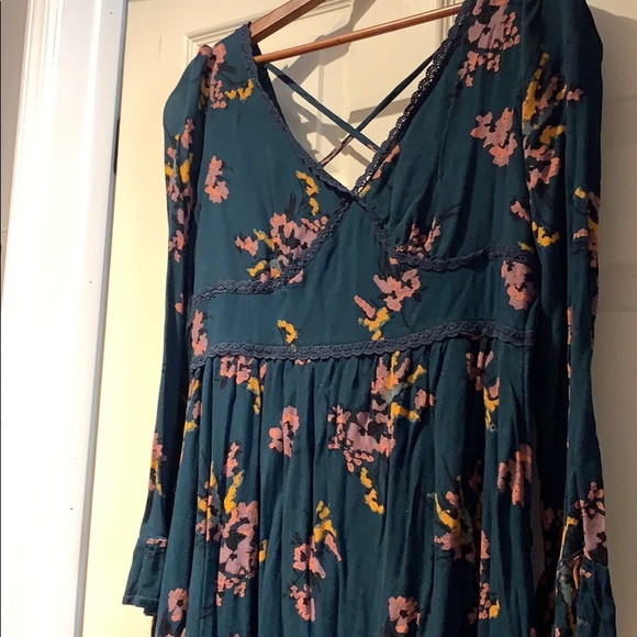 Long sleeve flowy dress - Picture 2 of 3